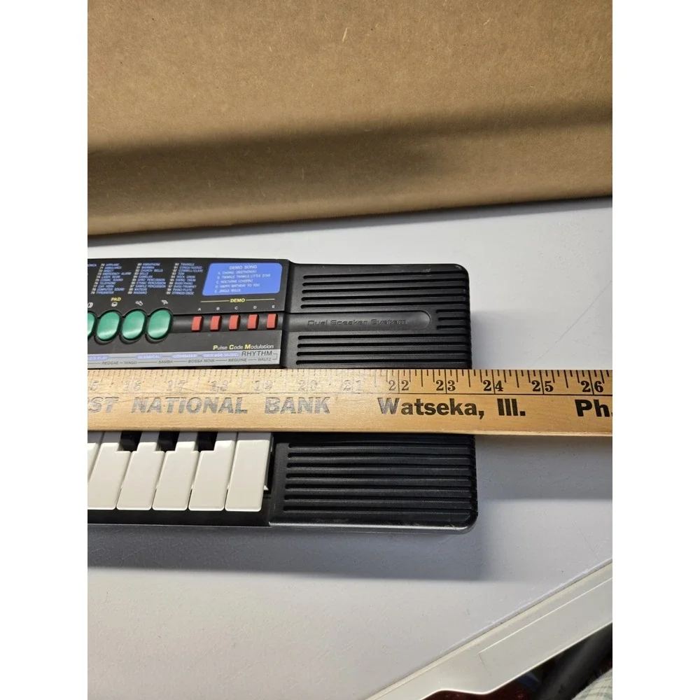 Casio SA-21 Electric Synth Keyboard Portable 100 Sound Tone Bank Dual Speakers